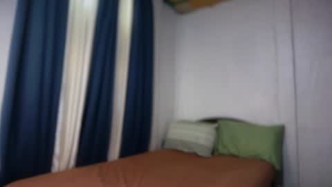 Snapshot of divina_graciaxx chatting on 06/17/26, 04:26 DIVINA online show from 06/17/26, 04:26
