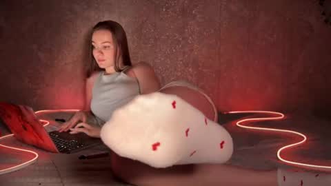 Hannah online show from 02/12/25, 11:20