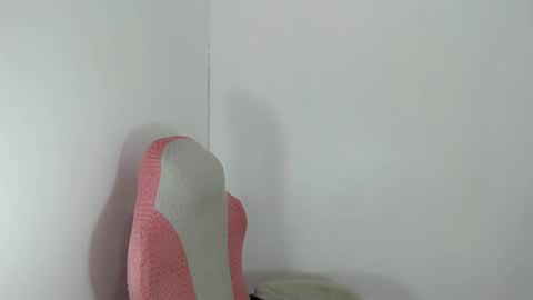 Snapshot of divinegoddness chatting on 05/03/26, 01:39 Crystal mae online show from 05/03/26, 01:39