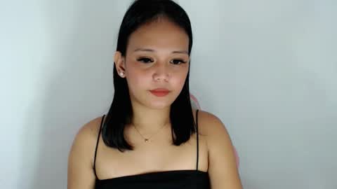 Snapshot of divinegoddness chatting on 05/22/26, 04:56 Crystal mae online show from 05/22/26, 04:56