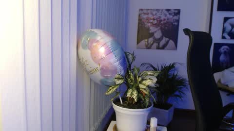 Hera online show from 12/17/25, 10:10