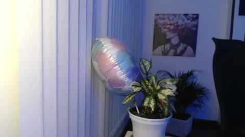 Hera online show from 12/19/25, 10:11