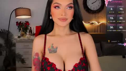 Snapshot of divinequeen chatting on 07/27/26, 03:30 online show from 07/27/26, 03:30