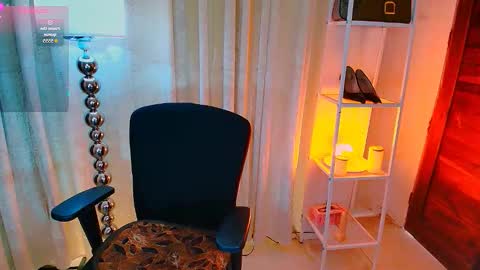 Snapshot of divorced_ms_valeria chatting on 02/13/26, 08:10 Vally online show from 02/13/26, 08:10