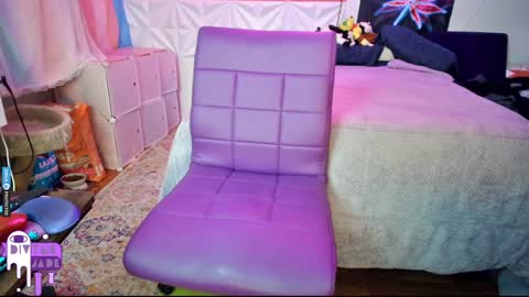 Snapshot of divynejade chatting on 12/04/24, 05:49 Jade Divyne online show from 12/04/24, 05:49