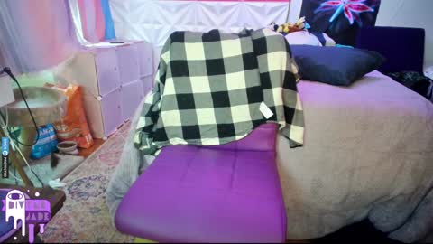 Snapshot of divynejade chatting on 12/11/24, 03:37 Jade Divyne online show from 12/11/24, 03:37