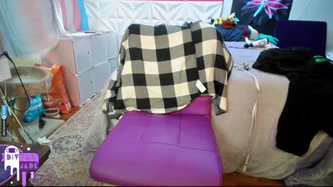 Snapshot of divynejade chatting on 12/11/24, 06:42 Jade Divyne online show from 12/11/24, 06:42