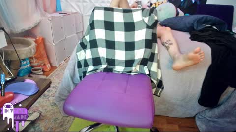 Snapshot of divynejade chatting on 12/11/24, 09:45 Jade Divyne online show from 12/11/24, 09:45