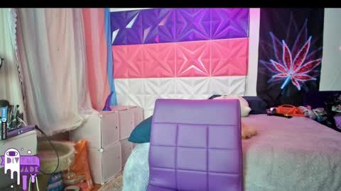 Snapshot of divynejade chatting on 12/27/24, 07:51 Jade Divyne online show from 12/27/24, 07:51