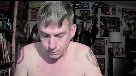 Snapshot of dix_handley_50 chatting on 10/29/25, 12:18 dix_handley_50 online show from 10/29/25, 12:18