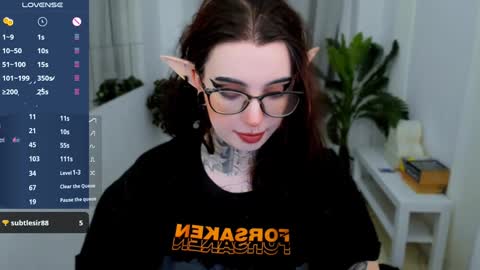 Snapshot of dixipixi_ chatting on 02/06/25, 10:37 dixipixi_ online show from 02/06/25, 10:37