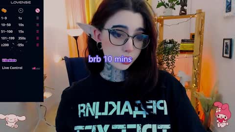 Snapshot of dixipixi_ chatting on 02/08/25, 01:22 dixipixi_ online show from 02/08/25, 01:22