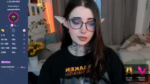 Snapshot of dixipixi_ chatting on 09/20/25, 06:03 dixipixi_ online show from 09/20/25, 06:03