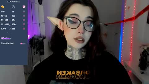 dixipixi_ online show from 10/24/25, 05:59