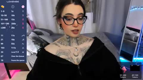 dixipixi_ online show from 02/05/26, 06:07