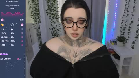 Snapshot of dixipixi_ chatting on 05/15/26, 05:47 dixipixi_ online show from 05/15/26, 05:47