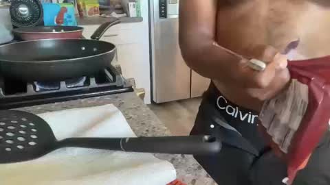 Snapshot of djblackdaddy chatting on 10/16/25, 03:13 djblackdaddy online show from 10/16/25, 03:13