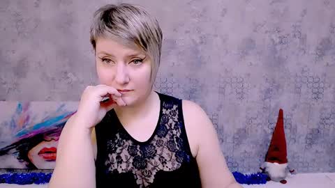 Snapshot of djullia chatting on 01/09/25, 12:30 djullia online show from 01/09/25, 12:30