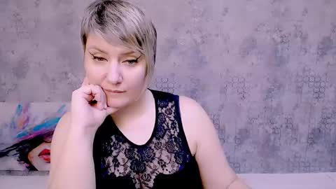 Snapshot of djullia chatting on 01/17/25, 10:11 djullia online show from 01/17/25, 10:11