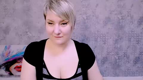 Snapshot of djullia chatting on 02/13/25, 12:32 djullia online show from 02/13/25, 12:32