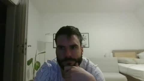 Snapshot of dobricic chatting on 12/20/25, 04:58 Dobricic online show from 12/20/25, 04:58