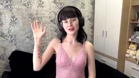 Annie PVT IS OPEN online show from 09/15/25, 12:05