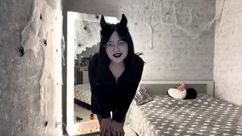 Annie PVT IS OPEN online show from 10/26/25, 09:10