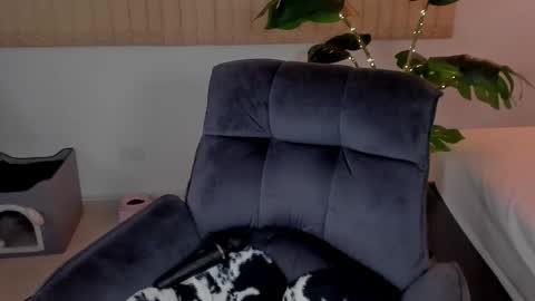 Hii Dont forget to follow me . online show from 11/14/25, 04:22