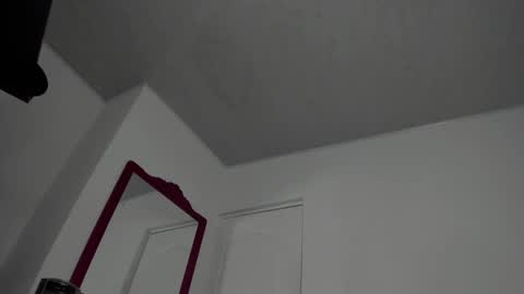 Snapshot of doll10starx chatting on 12/04/24, 10:51 Ludika Santiago online show from 12/04/24, 10:51