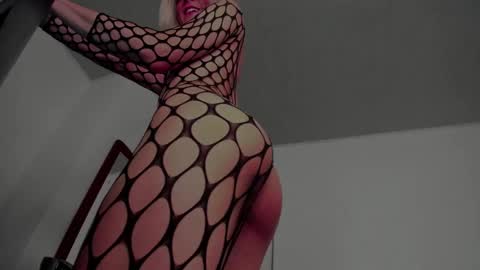 Snapshot of doll10starx chatting on 02/09/25, 02:50 Ludika Santiago online show from 02/09/25, 02:50