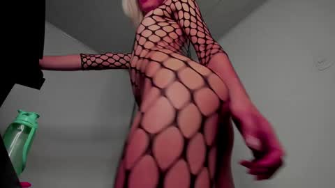 Snapshot of doll10starx chatting on 03/08/25, 12:00 Ludika Santiago online show from 03/08/25, 12:00