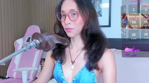 Snapshot of doll_bella_ chatting on 10/03/25, 08:17 Bella online show from 10/03/25, 08:17