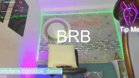 Snapshot of doll_danna chatting on 02/20/25, 01:25 Luciana My online show from 02/20/25, 01:25
