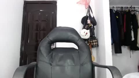 Snapshot of doll_dollys_ chatting on 01/28/25, 08:26 doll_dollys_ online show from 01/28/25, 08:26