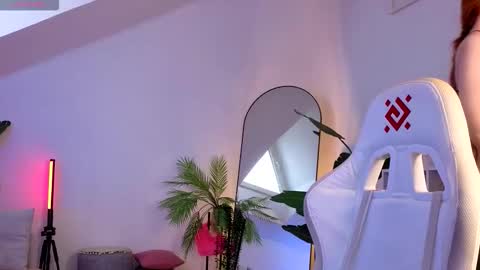 Your doll Lesli online show from 11/21/25, 08:35