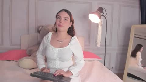 doll_valeria_ online show from 11/24/25, 11:32