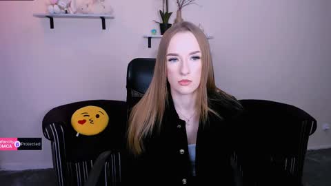 Snapshot of doll_vey chatting on 02/25/25, 10:37 doll_vey online show from 02/25/25, 10:37
