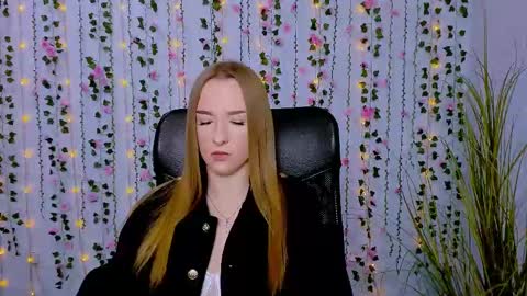 Snapshot of doll_vey chatting on 03/04/25, 12:22 doll_vey online show from 03/04/25, 12:22