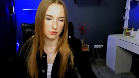 Snapshot of doll_vey chatting on 03/06/25, 04:17 doll_vey online show from 03/06/25, 04:17