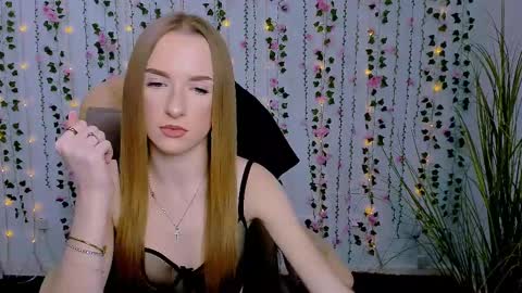 Snapshot of doll_vey chatting on 03/10/25, 03:52 doll_vey online show from 03/10/25, 03:52