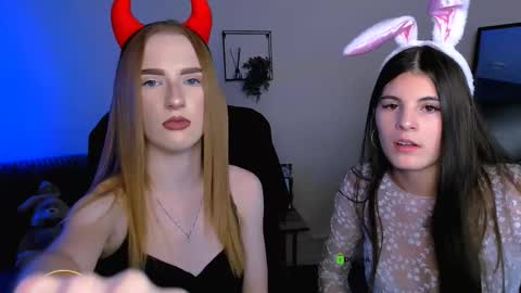 Snapshot of doll_vey chatting on 09/12/25, 01:11 doll_vey online show from 09/12/25, 01:11