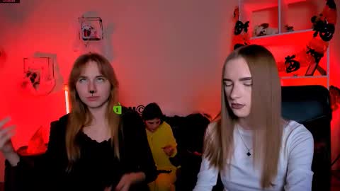 doll_vey online show from 10/21/25, 07:25