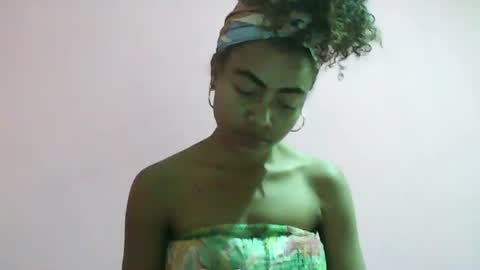 Snapshot of dollepoupee chatting on 10/03/25, 08:22 dollepoupee online show from 10/03/25, 08:22