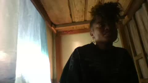 Snapshot of dollepoupee chatting on 10/07/25, 12:35 dollepoupee online show from 10/07/25, 12:35