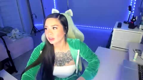 Snapshot of dolllface chatting on 11/20/25, 03:50 DOLLLFACE online show from 11/20/25, 03:50