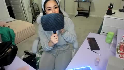 Snapshot of dolllface chatting on 12/05/25, 02:20 DOLLLFACE online show from 12/05/25, 02:20