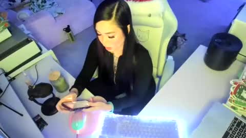 Snapshot of dolllface chatting on 12/14/25, 02:17 DOLLLFACE online show from 12/14/25, 02:17