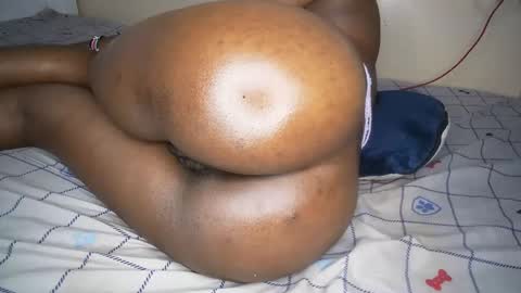 Snapshot of dollqueen_ chatting on 09/24/25, 03:43 dollqueen_ online show from 09/24/25, 03:43