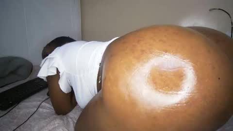 Snapshot of dollqueen_ chatting on 10/04/25, 11:30 dollqueen_ online show from 10/04/25, 11:30