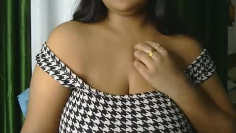 dolly_2 online show from 01/13/25, 05:23